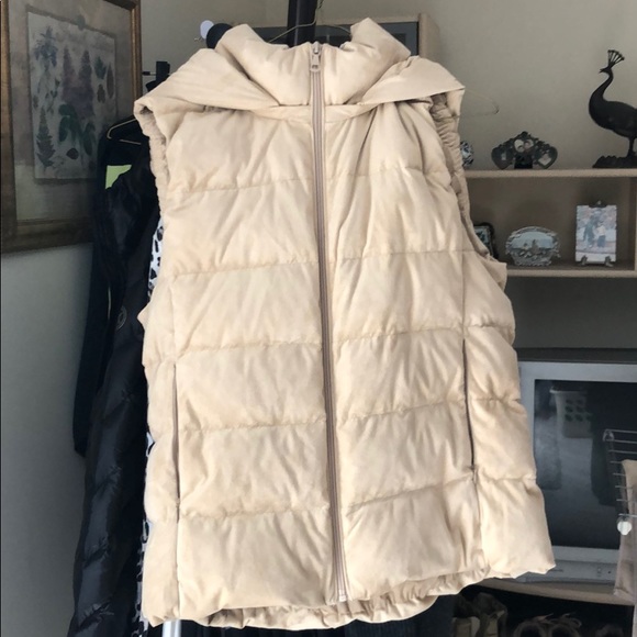 Large Uniqlo tan hooded down vest - Picture 4 of 4
